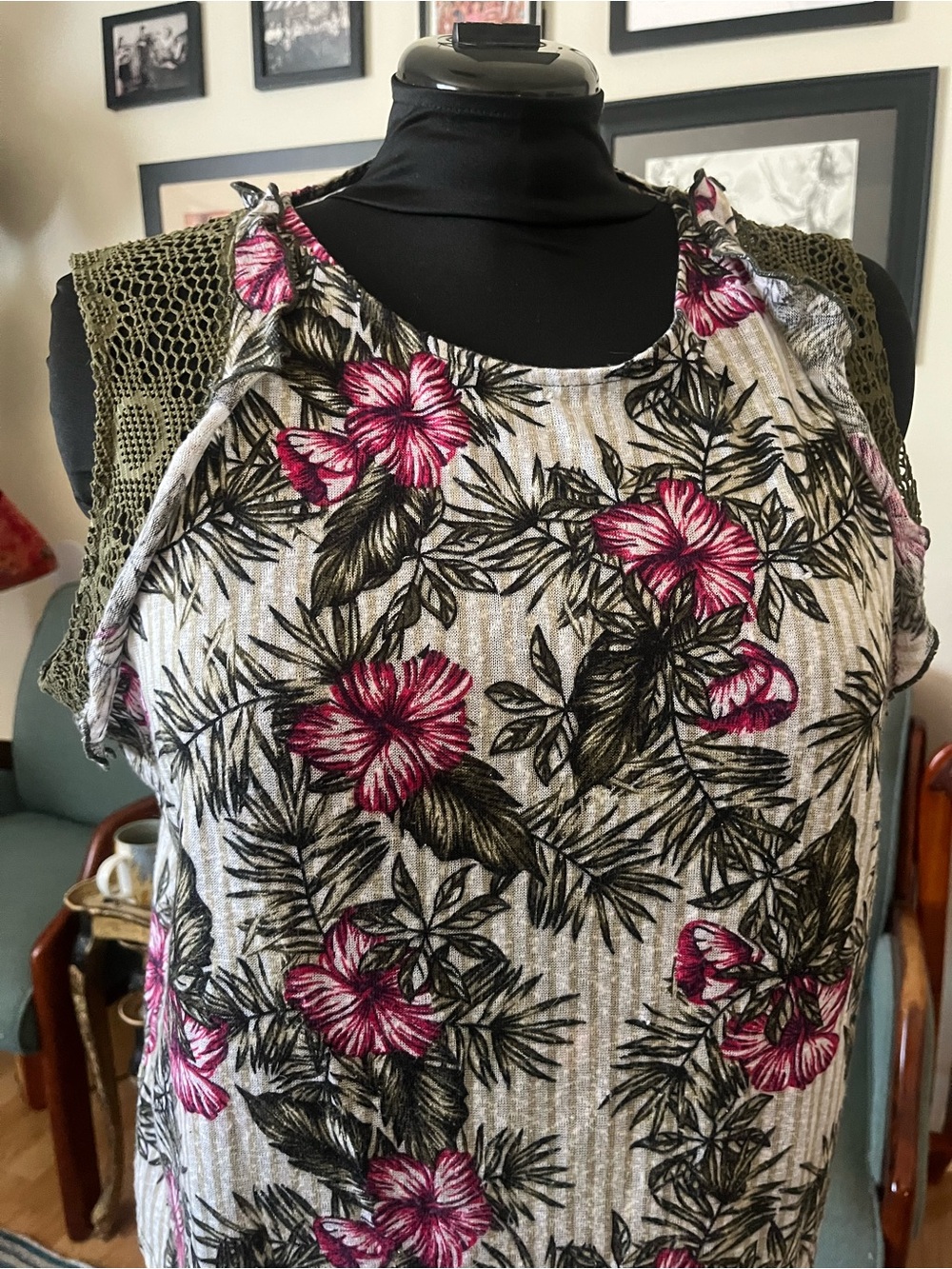 Floral Sleeveless Tank Top in Pink and Black